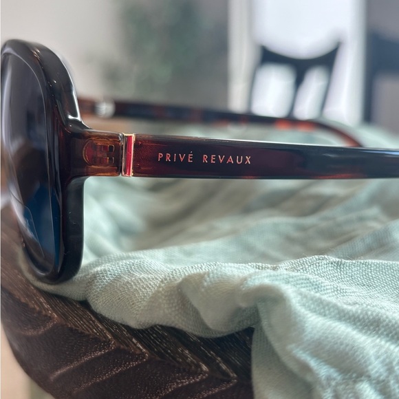 Privé Revaux Girl Boss Oversized Sunglasses – Tortoise Brown - Picture 4 of 8